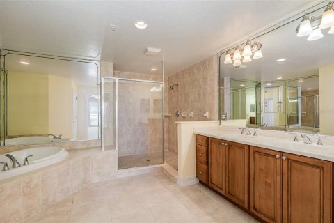 Condo in Cocoa, Florida, 3 bedrooms  № 1312714 - photo 9