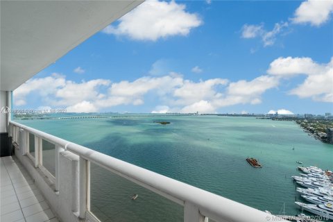 Condominio en alquiler en Miami, Florida, 2 dormitorios, 128.39 m2 № 1826 - foto 2