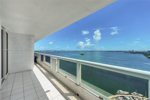 Condominio en alquiler en Miami, Florida, 2 dormitorios, 128.39 m2 № 1826 - foto 15