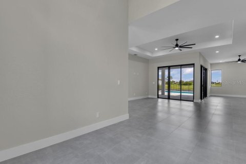 Villa ou maison à vendre à Cape Coral, Floride: 4 chambres, 247.96 m2 № 852321 - photo 9