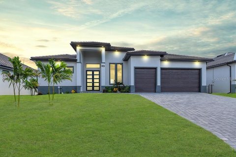 Villa ou maison à vendre à Cape Coral, Floride: 4 chambres, 247.96 m2 № 852321 - photo 2