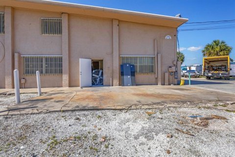 Commercial property in Punta Gorda, Florida 11.15 sq.m. № 1190327 - photo 19