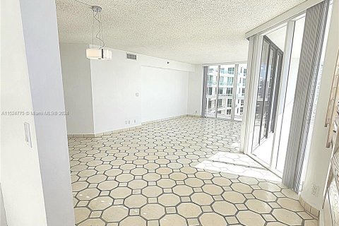 Condo in Aventura, Florida, 2 bedrooms in LANDMARK  № 1150803 - photo 12