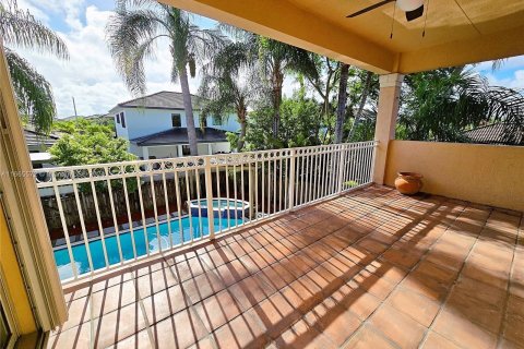 House in Miami, Florida 5 bedrooms, 273.23 sq.m. № 1380090 - photo 18