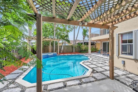 House in Miami, Florida 5 bedrooms, 273.23 sq.m. № 1380090 - photo 29