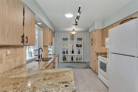 Villa ou maison à vendre à Punta Gorda, Floride: 2 chambres, 166.11 m2 № 1003085 - photo 16