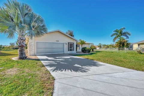 Villa ou maison à vendre à Punta Gorda, Floride: 2 chambres, 166.11 m2 № 1003085 - photo 1