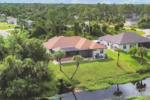 House in North Port, Florida 4 bedrooms, 209.68 sq.m. № 1371030 - photo 3