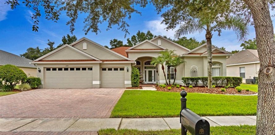 House in Tampa, Florida 5 bedrooms, 298.87 sq.m. № 1363090