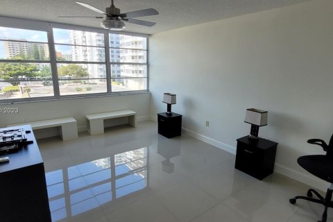 Condo in Aventura, Florida, 2 bedrooms  № 504199 - photo 12