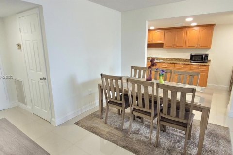 Condo in Aventura, Florida, 2 bedrooms  № 504199 - photo 21