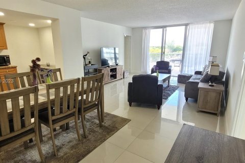 Condo in Aventura, Florida, 2 bedrooms  № 504199 - photo 1