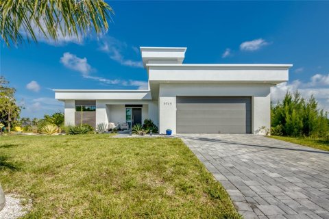 Villa ou maison à vendre à Cape Coral, Floride: 3 chambres, 286.14 m2 № 1365197 - photo 1