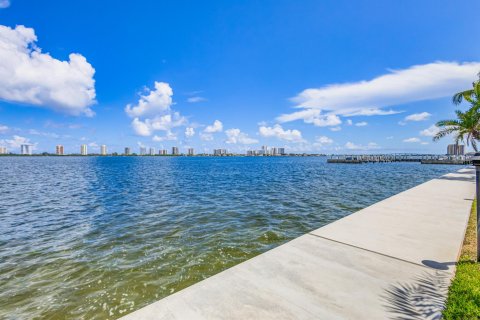 Condominio en venta en Lake Park, Florida, 2 dormitorios, 112.04 m2 № 1174135 - foto 18