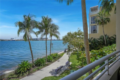 Condo in Miami, Florida, 4 bedrooms  № 1404135 - photo 14