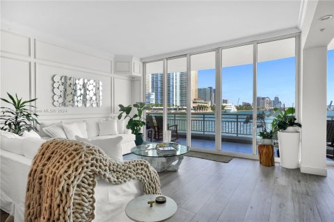 Condominio en venta en Miami, Florida, 4 dormitorios, 302.58 m2 № 1404135 - foto 17