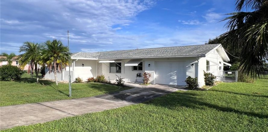 Casa en Port Charlotte, Florida 2 dormitorios, 140.28 m2 № 1387171