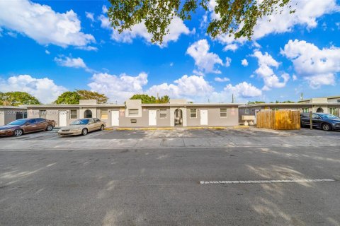 Immobilier commercial à vendre à Opa-locka, Floride № 995720 - photo 2