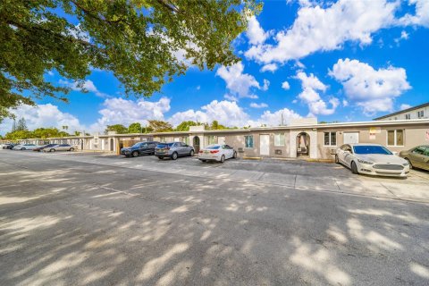 Commercial property in Opa-locka, Florida № 995720 - photo 12