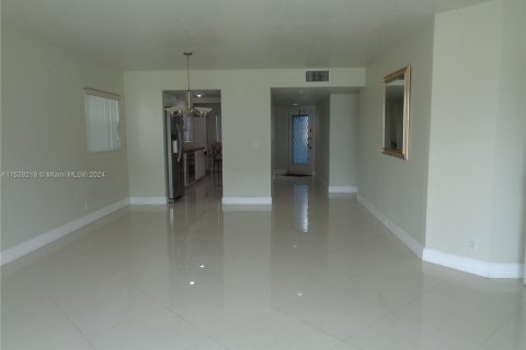 Condominio en venta en Pembroke Pines, Florida, 2 dormitorios, 140 m2 № 995721 - foto 30