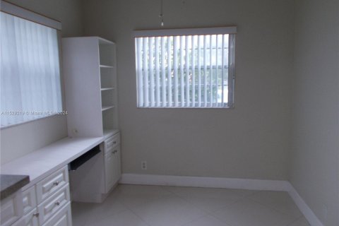 Condo in Pembroke Pines, Florida, 2 bedrooms  № 995721 - photo 6