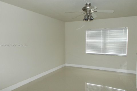 Condominio en venta en Pembroke Pines, Florida, 2 dormitorios, 140 m2 № 995721 - foto 18