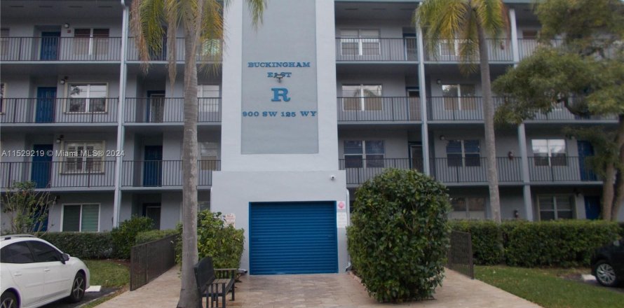 Condominio en Pembroke Pines, Florida, 2 dormitorios  № 995721