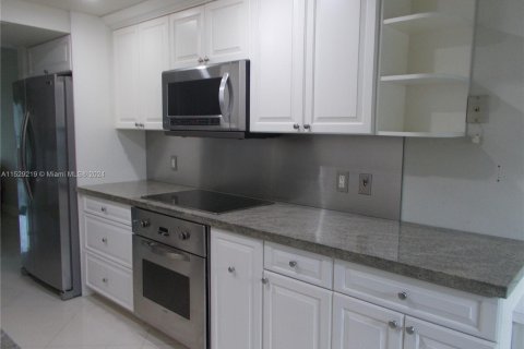 Condominio en venta en Pembroke Pines, Florida, 2 dormitorios, 140 m2 № 995721 - foto 5