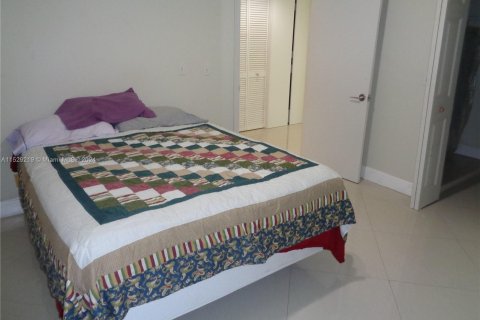 Condominio en venta en Pembroke Pines, Florida, 2 dormitorios, 140 m2 № 995721 - foto 23