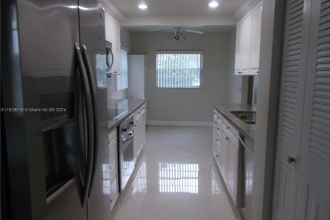 Condominio en venta en Pembroke Pines, Florida, 2 dormitorios, 140 m2 № 995721 - foto 9