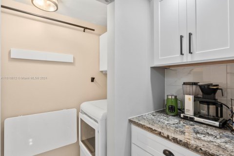 Condo in Sunny Isles Beach, Florida, 2 bedrooms  № 1238584 - photo 28