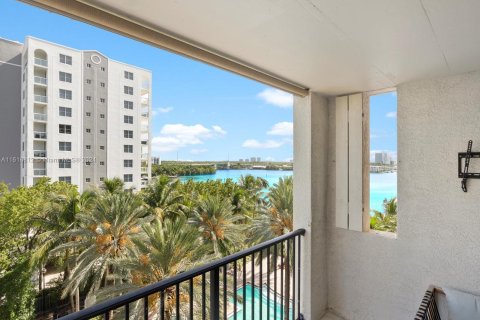 Condo in Sunny Isles Beach, Florida, 2 bedrooms  № 1238584 - photo 27