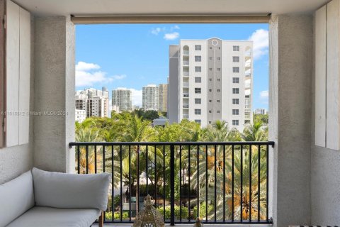 Condo in Sunny Isles Beach, Florida, 2 bedrooms  № 1238584 - photo 25