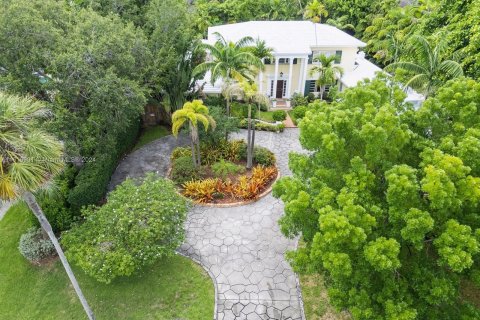 House in Miami, Florida 5 bedrooms, 483.37 sq.m. № 1238586 - photo 22