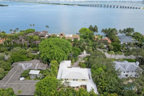 House in Miami, Florida 5 bedrooms, 483.37 sq.m. № 1238586 - photo 30