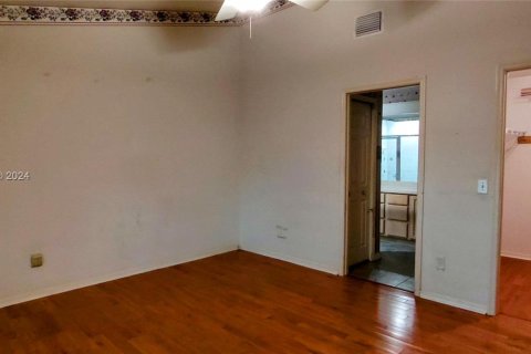 Adosado en venta en Tampa, Florida, 2 dormitorios, 118.73 m2 № 1389687 - foto 25