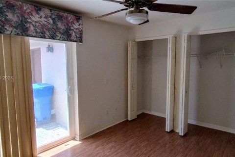 Townhouse in Tampa, Florida 2 bedrooms, 118.73 sq.m. № 1389687 - photo 10