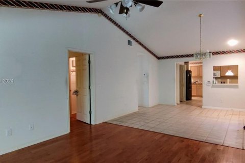 Adosado en venta en Tampa, Florida, 2 dormitorios, 118.73 m2 № 1389687 - foto 27