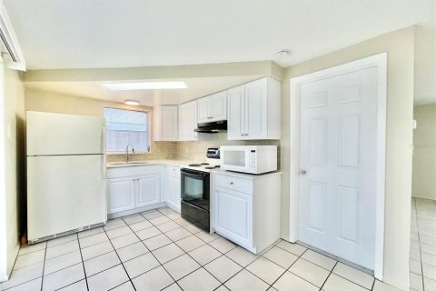 Casa en venta en Port Richey, Florida, 2 dormitorios, 83.98 m2 № 1266352 - foto 4