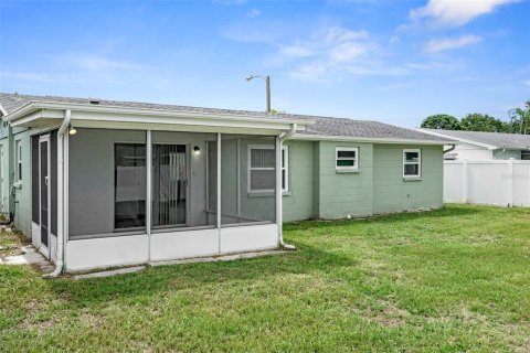 House in Port Richey, Florida 2 bedrooms, 83.98 sq.m. № 1266352 - photo 28