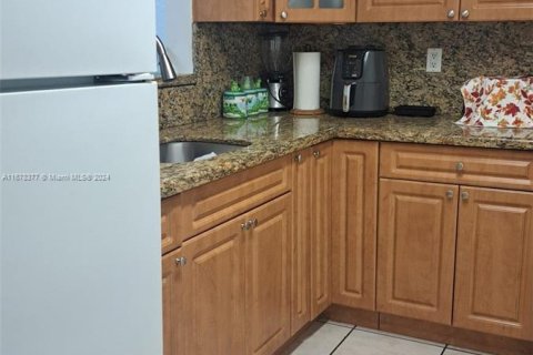 Condo in Hialeah, Florida, 1 bedroom  № 1404609 - photo 8