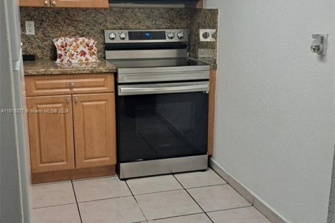 Condo in Hialeah, Florida, 1 bedroom  № 1404609 - photo 4