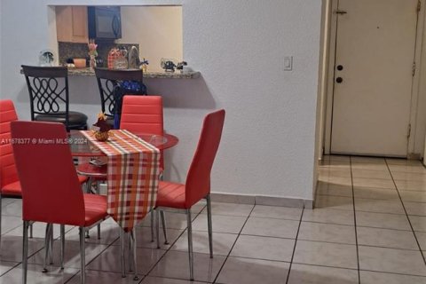 Condo in Hialeah, Florida, 1 bedroom  № 1404609 - photo 11