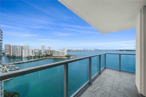 Condo in Miami, Florida, 2 bedrooms  № 1404521 - photo 12