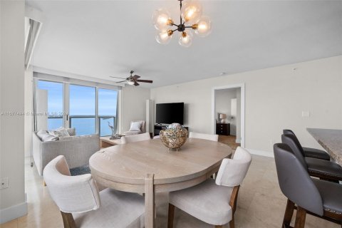 Condo in Miami, Florida, 2 bedrooms  № 1404521 - photo 24