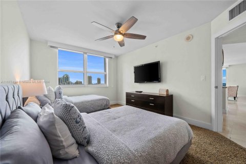 Condo in Miami, Florida, 2 bedrooms  № 1404521 - photo 10