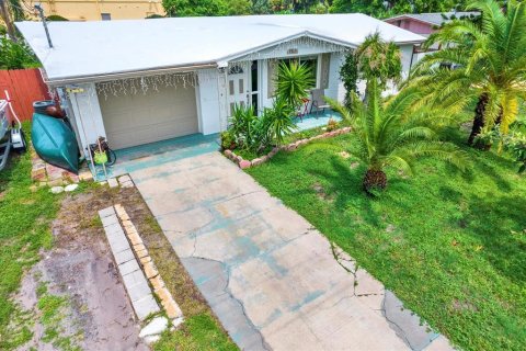 Casa en venta en Port Richey, Florida, 2 dormitorios, 86.68 m2 № 1317060 - foto 1