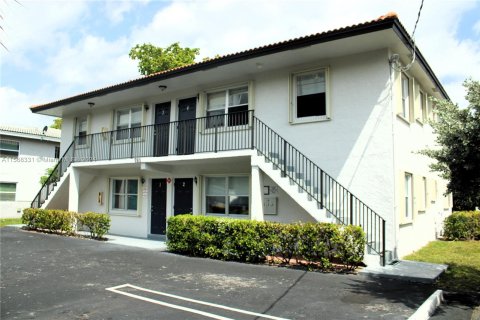 Immobilier commercial à vendre à Coral Springs, Floride: 298.12 m2 № 1117621 - photo 1