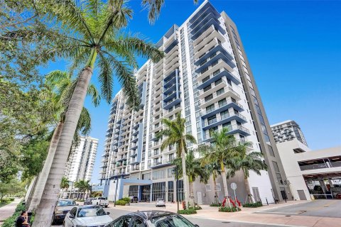 Condominio en alquiler en Doral, Florida, 3 dormitorios, 164.44 m2 № 1364065 - foto 1