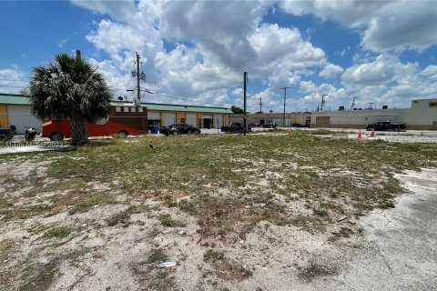 Commercial property in Oakland Park, Florida № 484364 - photo 2